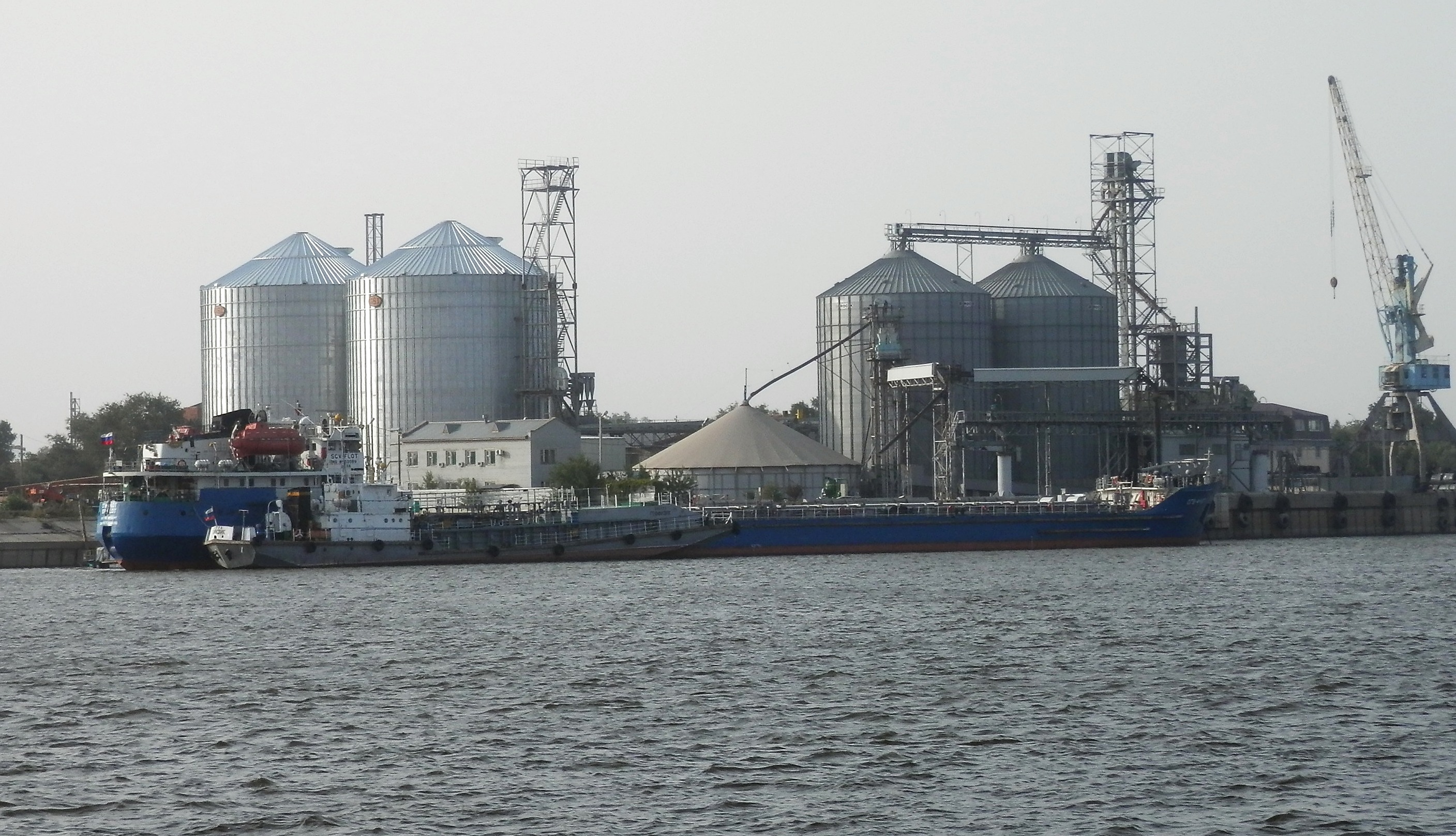 Астраханский зерновой терминал. Астраханский зерновой терминал. Астраханский зерновой терминал. Кск зерновой терминал новороссийск. Зерновой терминал в астраханском порту.